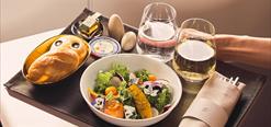 STARLUX Airline's in-flight meal picture, Smoked Salmon and Green Kale Salad, bread, and pairing drink.